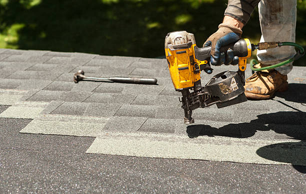 Best Roof Gutter Cleaning  in Kilauea, HI